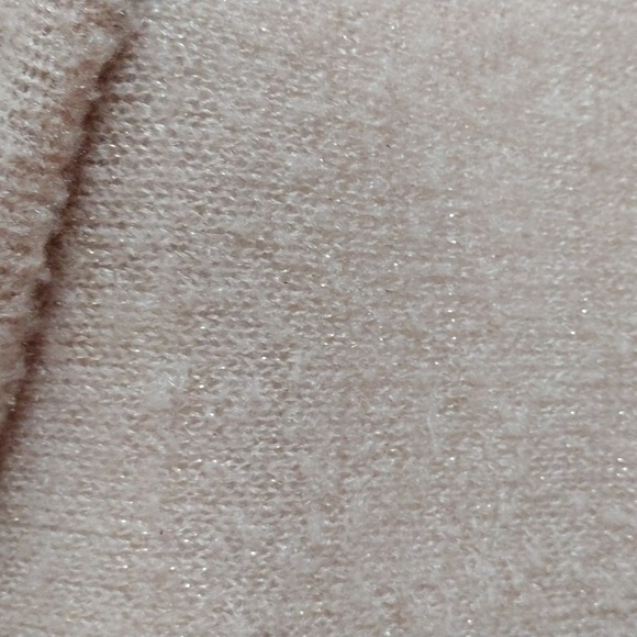 Beautiful top - Picture 2 of 3